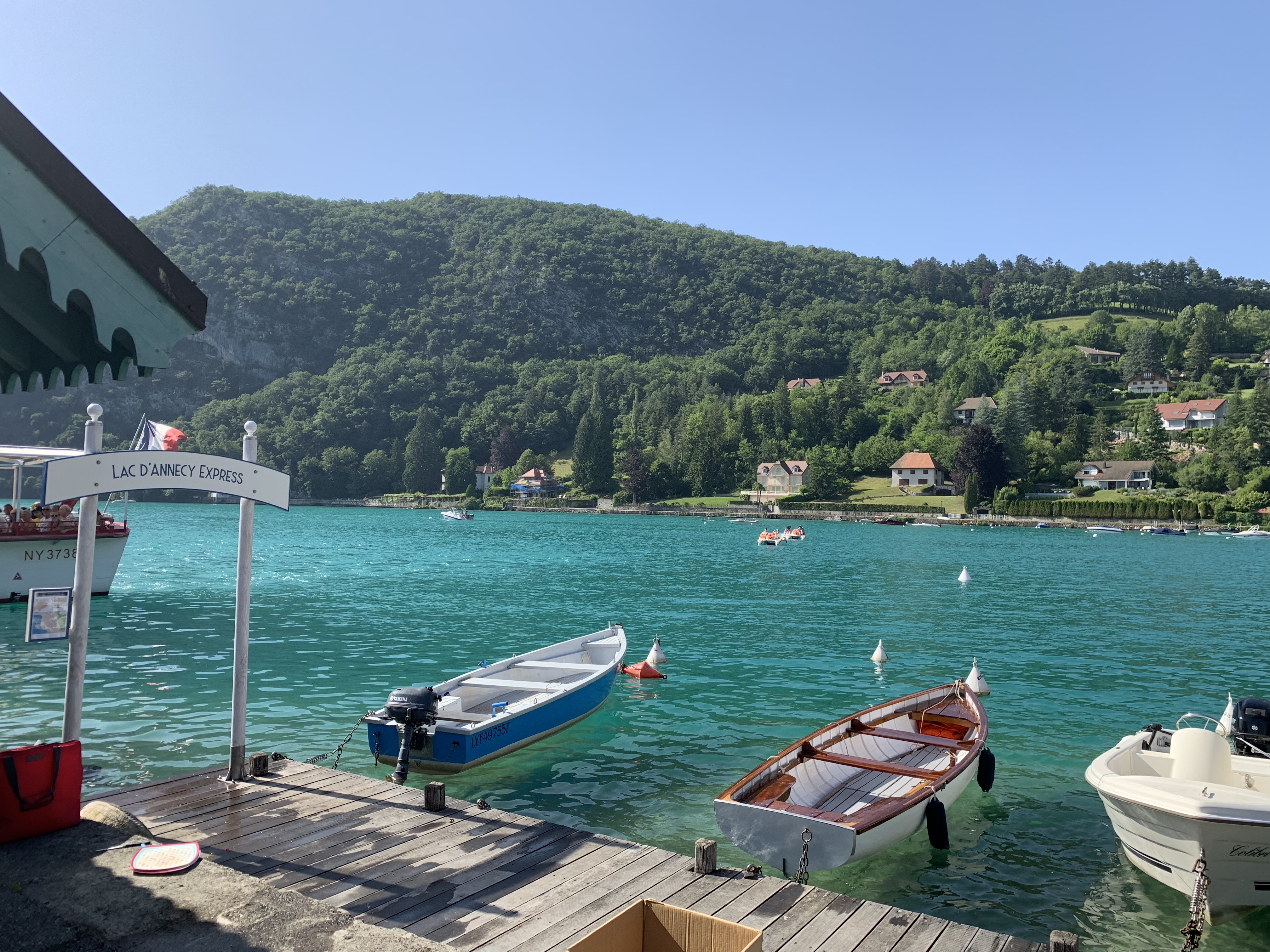 6 raisons d'adopter le lac d' Annecy pour les vacances